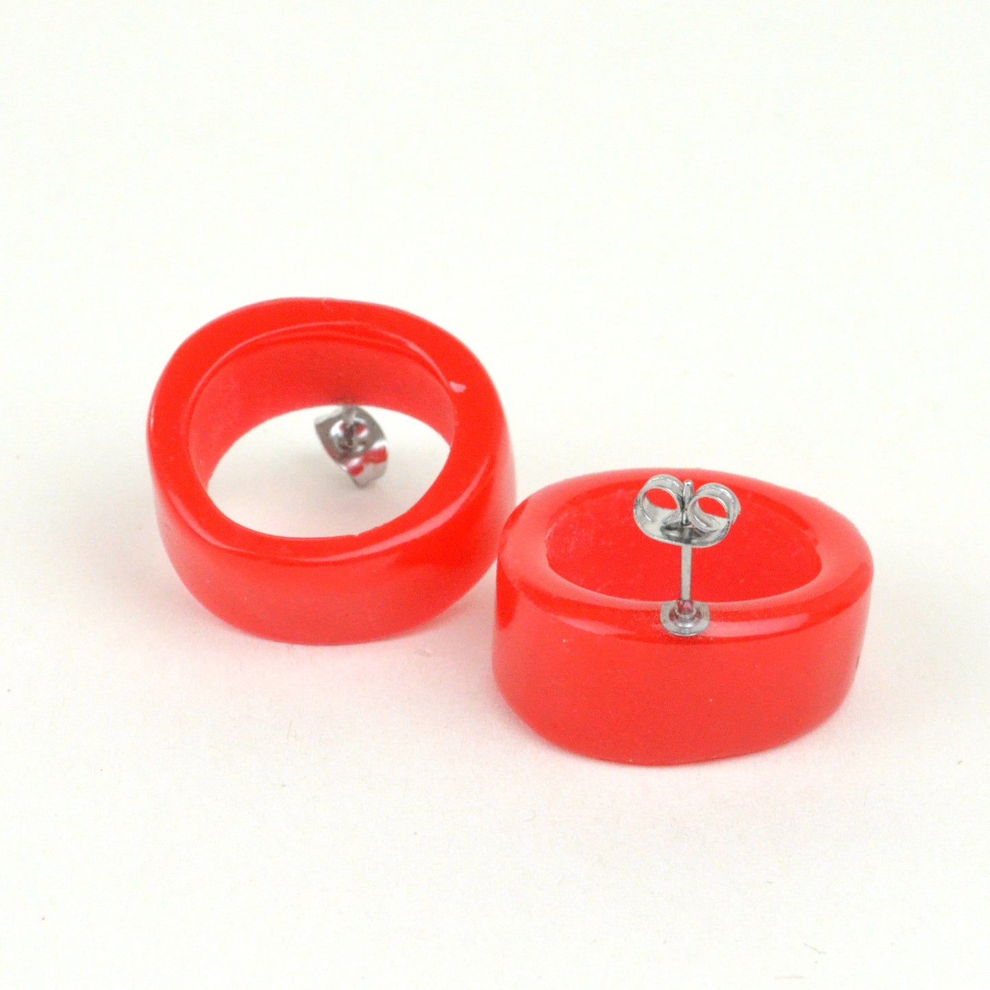 Round Link Studs Red